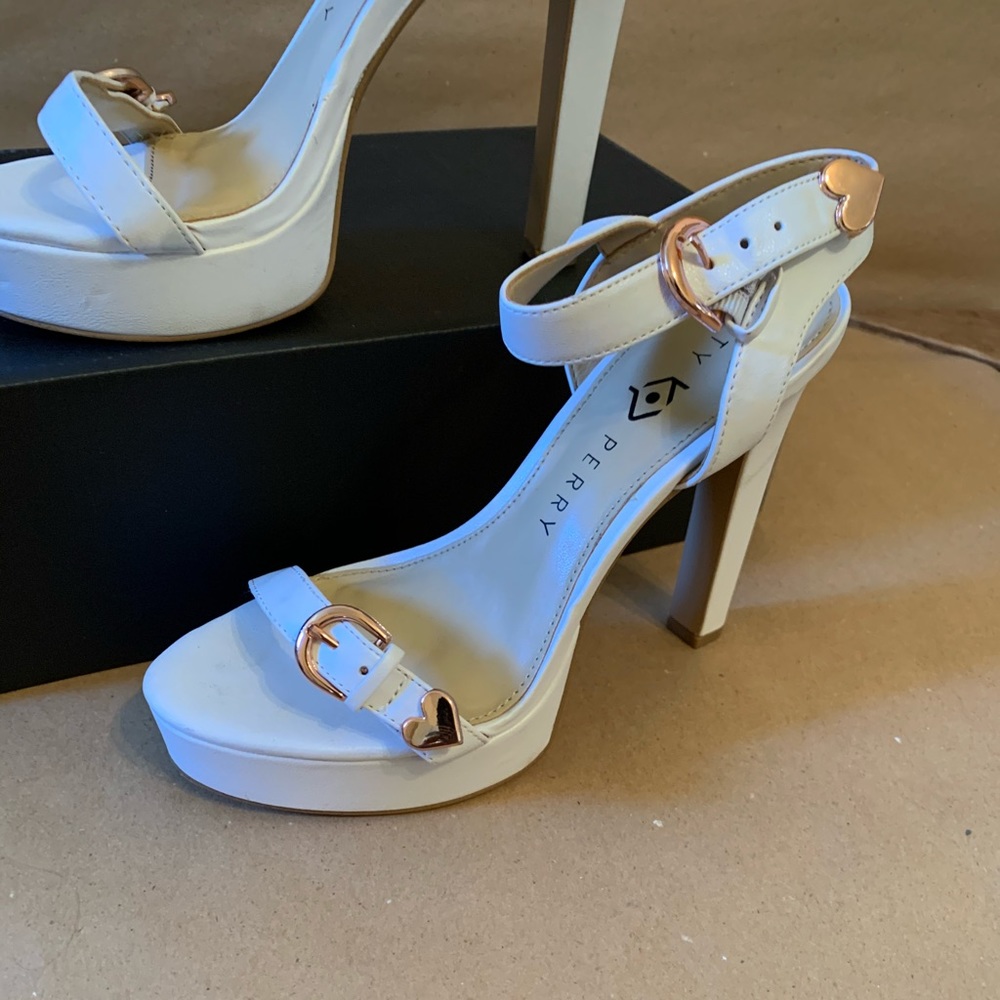 Brand new white size 6 elegant design heel